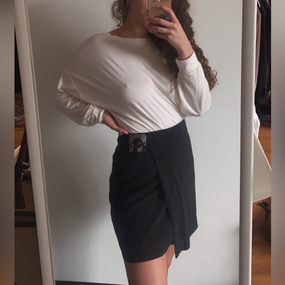 Vintage 90s Caché Wrap Square Buckle Mini Skirt in Black - Picture 3 of 13